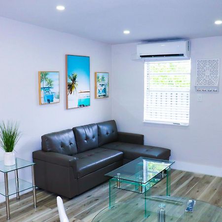 Flamingo Beach House デイニア・ビーチ エクステリア 写真