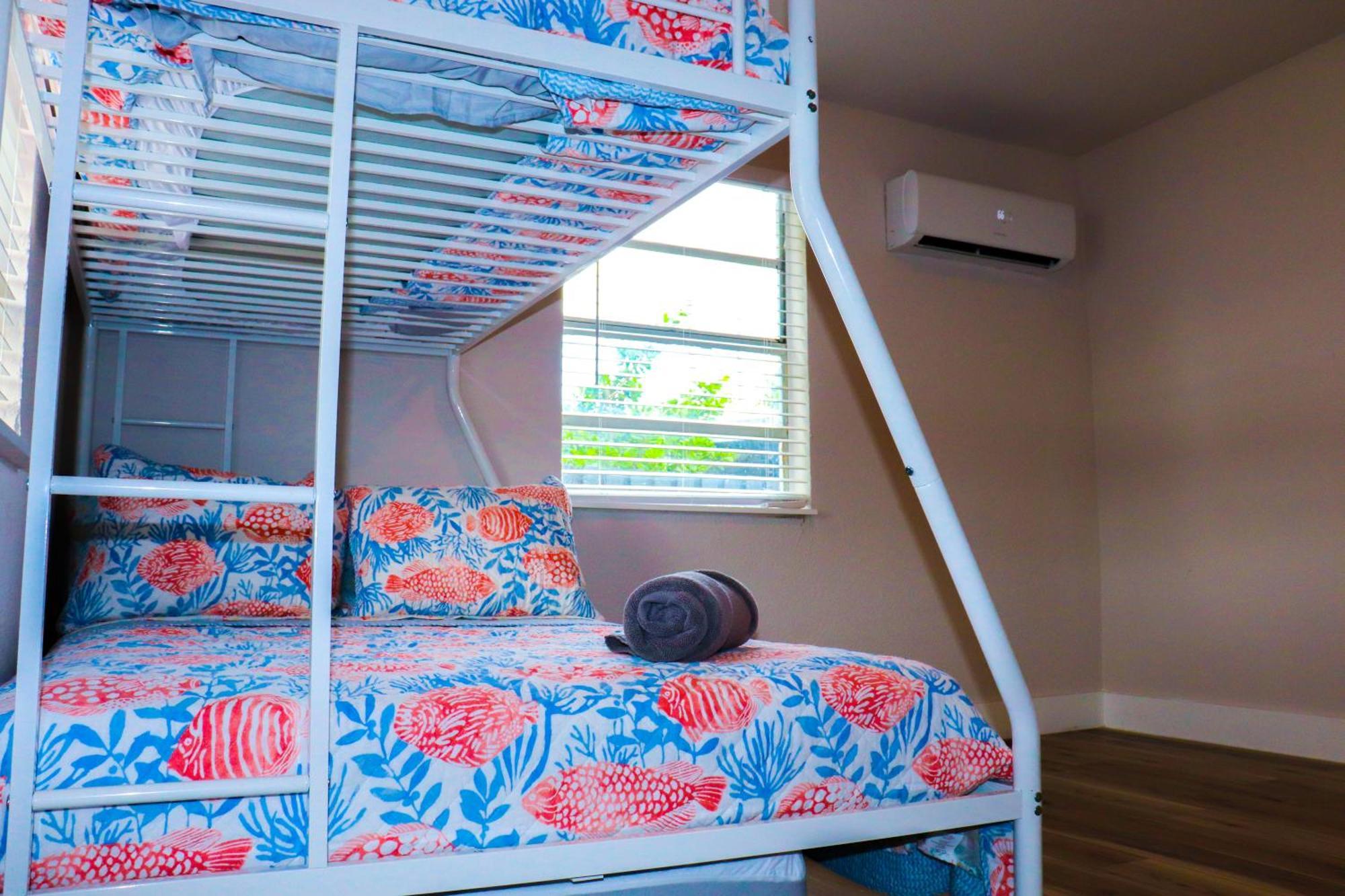 Flamingo Beach House デイニア・ビーチ エクステリア 写真
